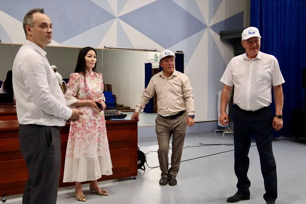 Депутаты Горсовета Уфы помогли артистам с новым сценическим оборудованием