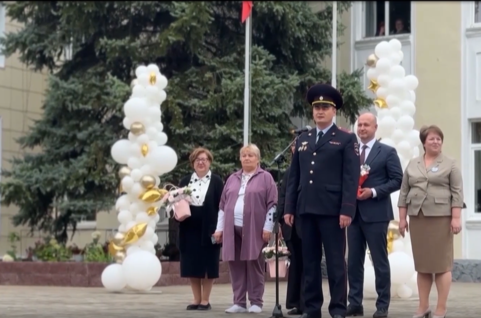 Экипажи ДПС в Уфе дежурили у всех учебных заведений в День знаний
