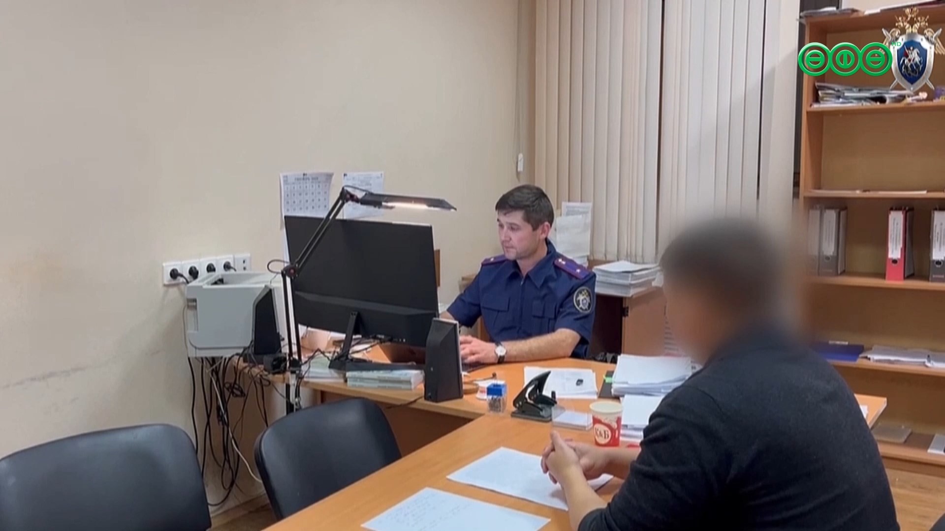 Замглавы миграционного управления подозревают в незаконном продлении виз мигрантам