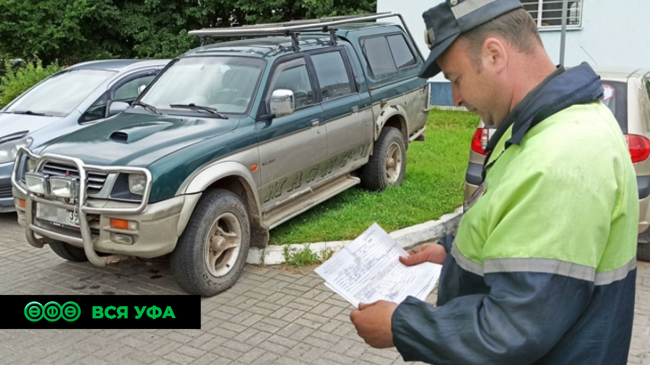 В Башкортостане с начала 2023 года за парковку на газонах оштрафовали 36,7 тыс. автовладельцев