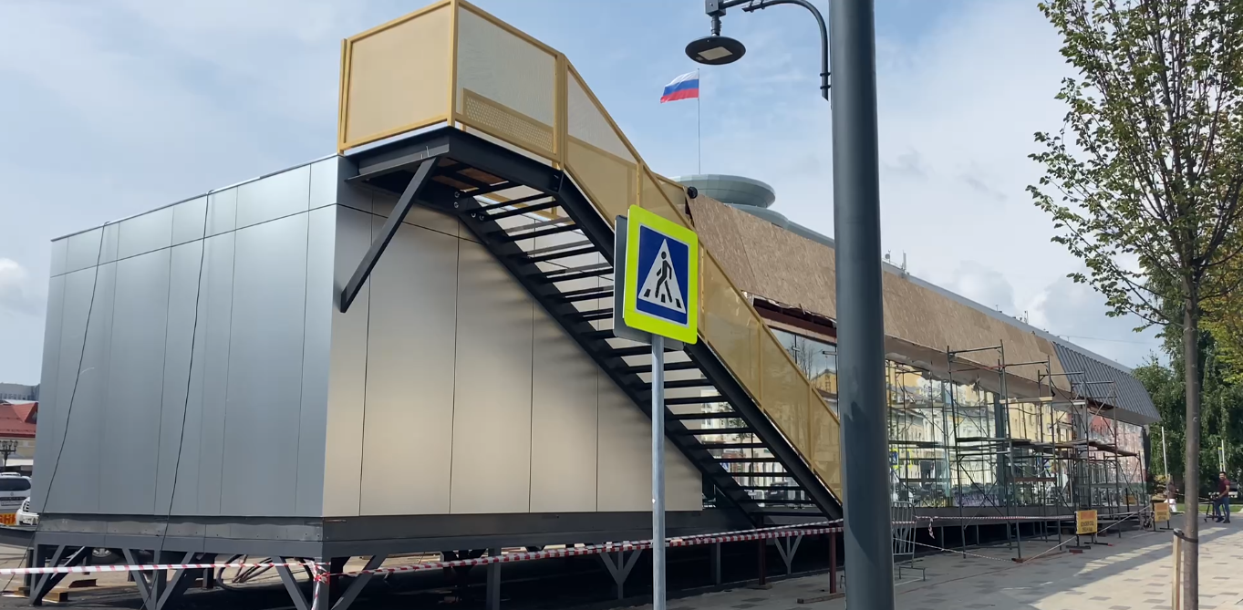 У Гостиного двора незаконно строят кафе