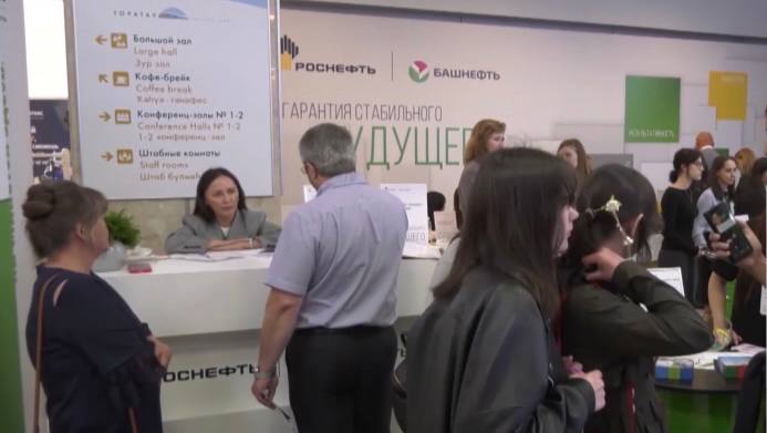 Почти 1800 жителей республики нашли работу на всероссийской ярмарке трудоустройства "Проффест"