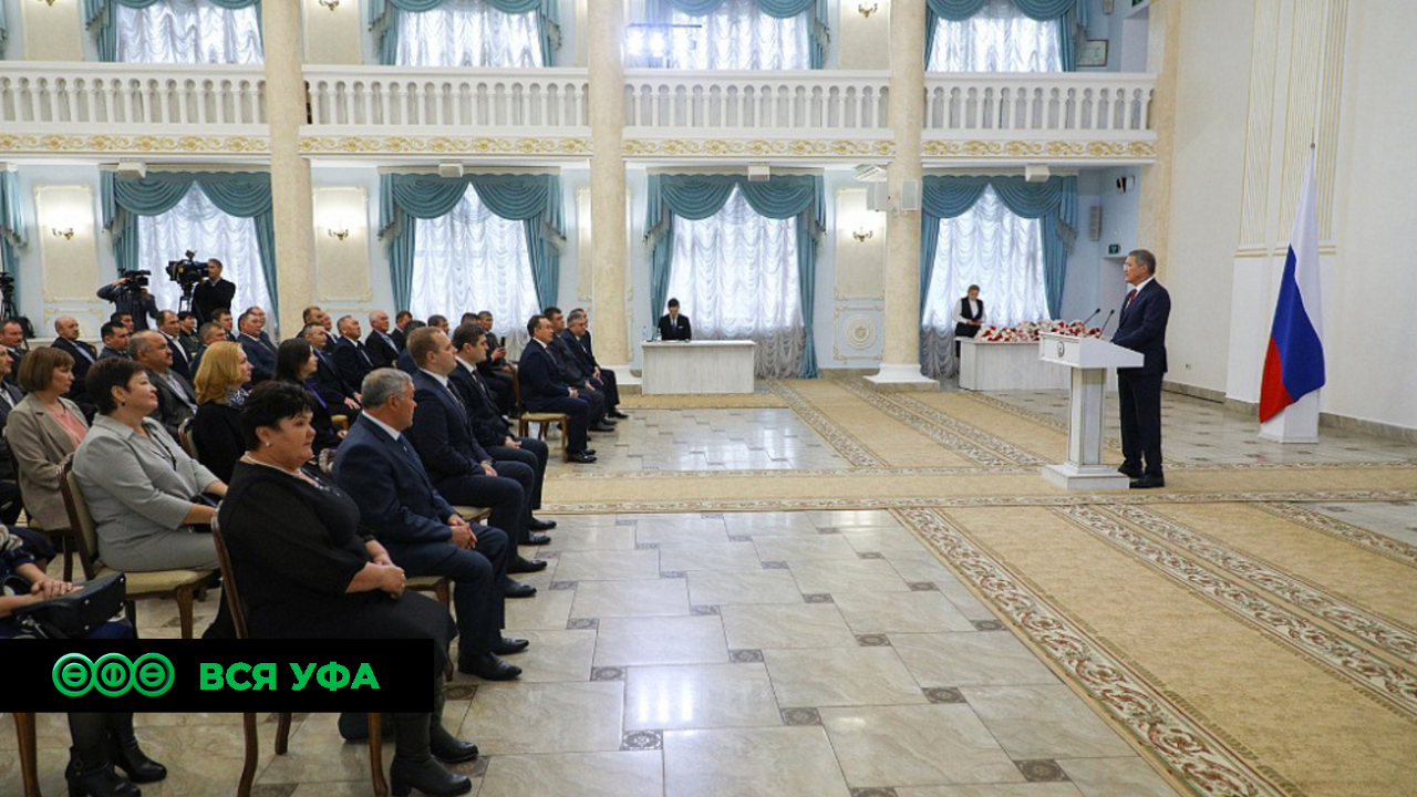 Радий Хабиров наградил лучших тружеников республики