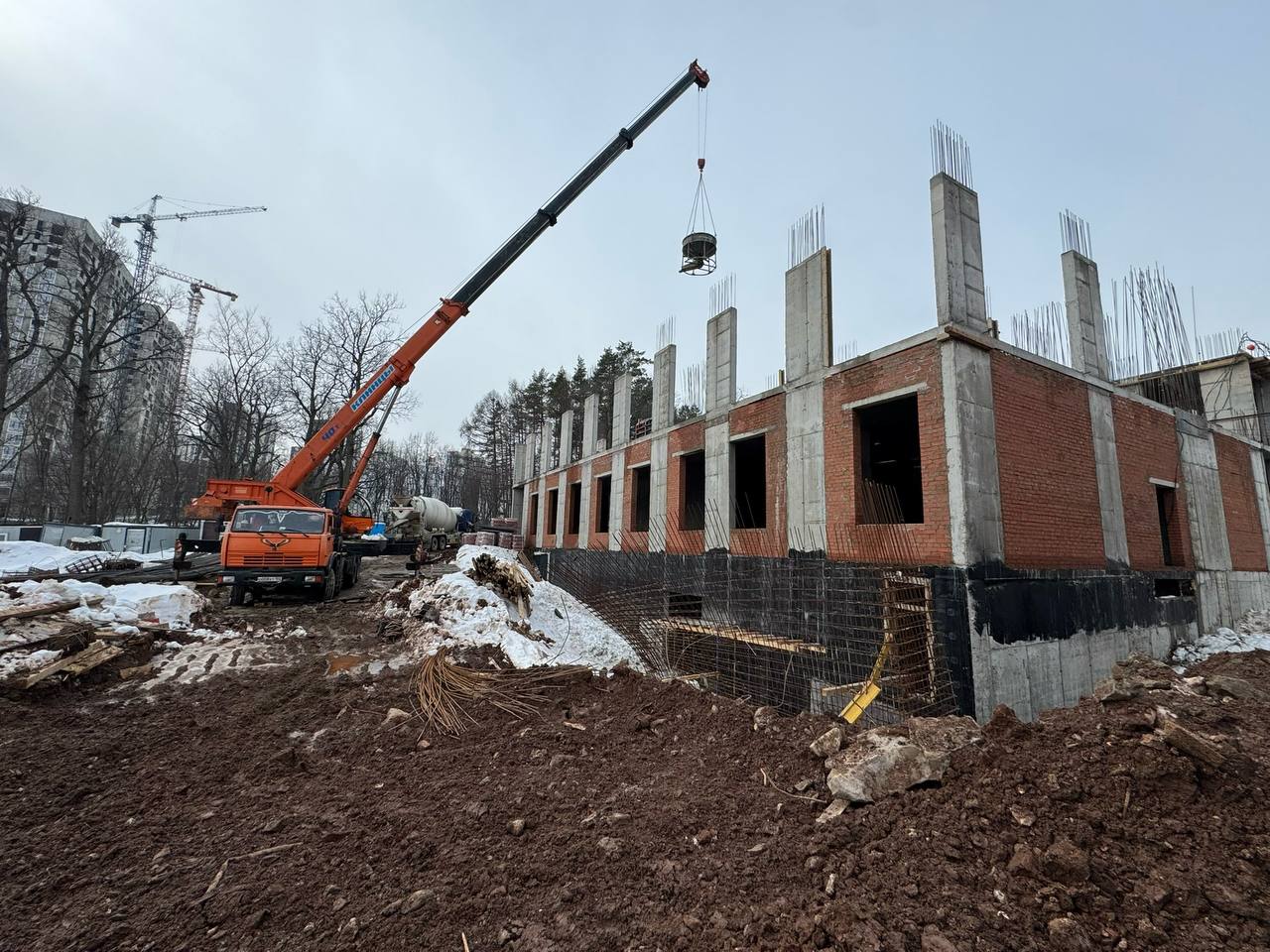 В Уфе продолжается строительство математического лицея