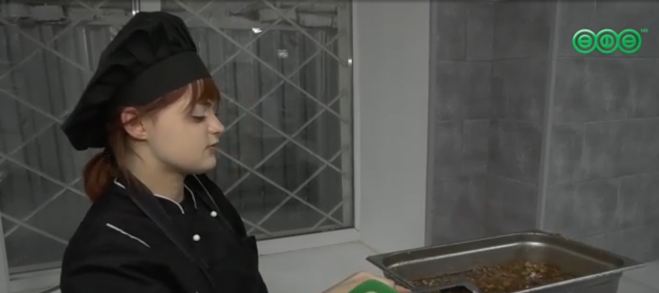 Студенты собрали 400 банок варенья для участников СВО