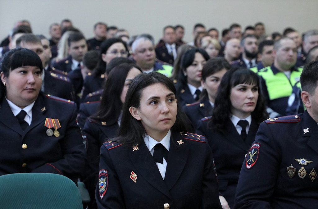 Уфимским полицейским вручили городские награды