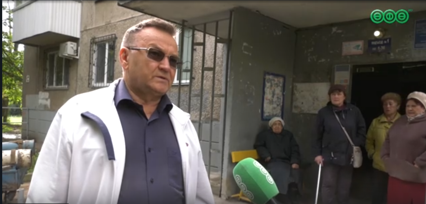 Жители дома на Шафиева месяц страдают от протечек из пустой квартиры