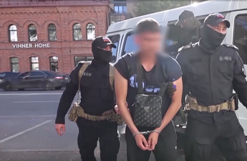 В Уфе вор вскрыл иномарку и украл 300 тыс. рублей