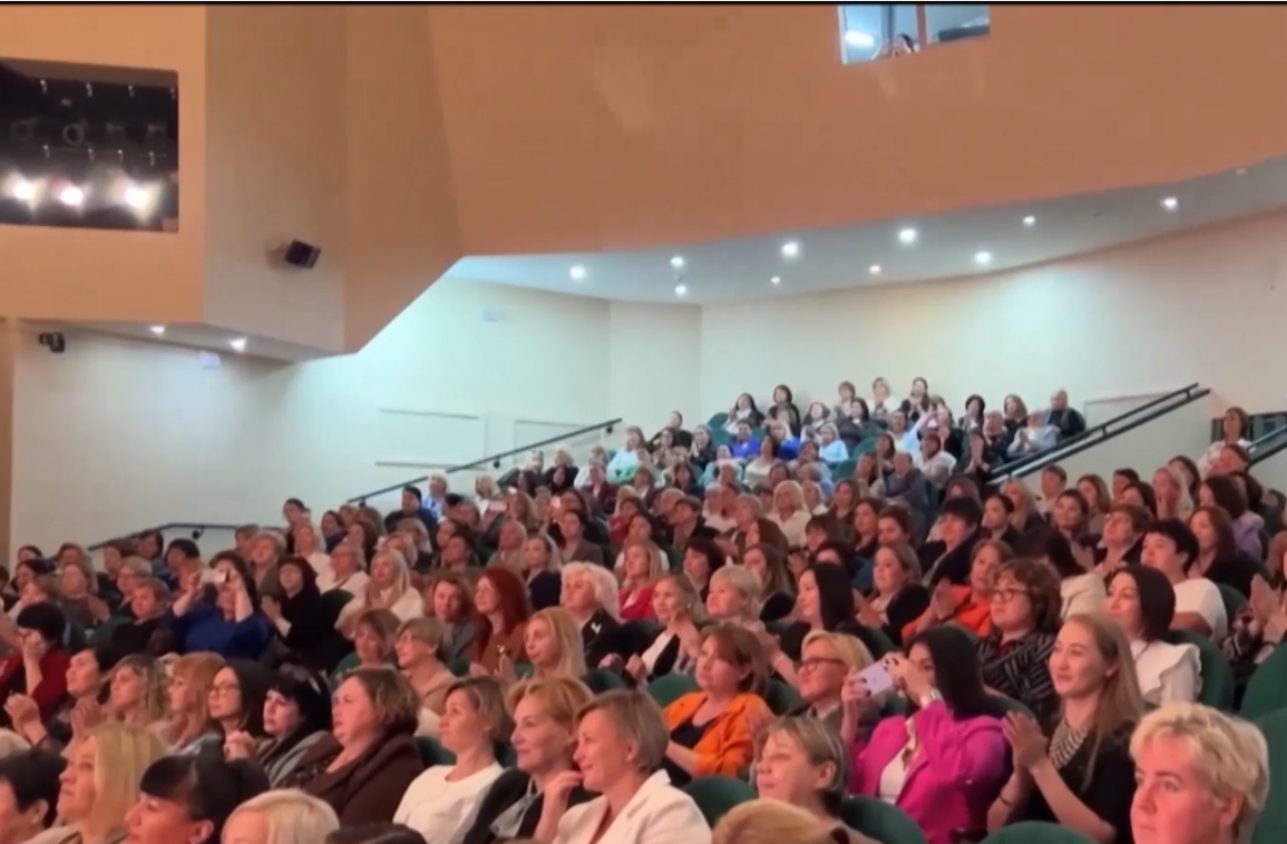 10 тысяч жителей города сегодня отмечают «День воспитателя»