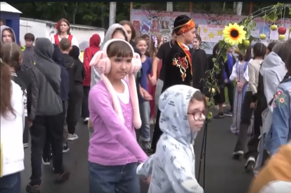 Воспитанники детского лагеря «Чайка» отметили Яблочный спас