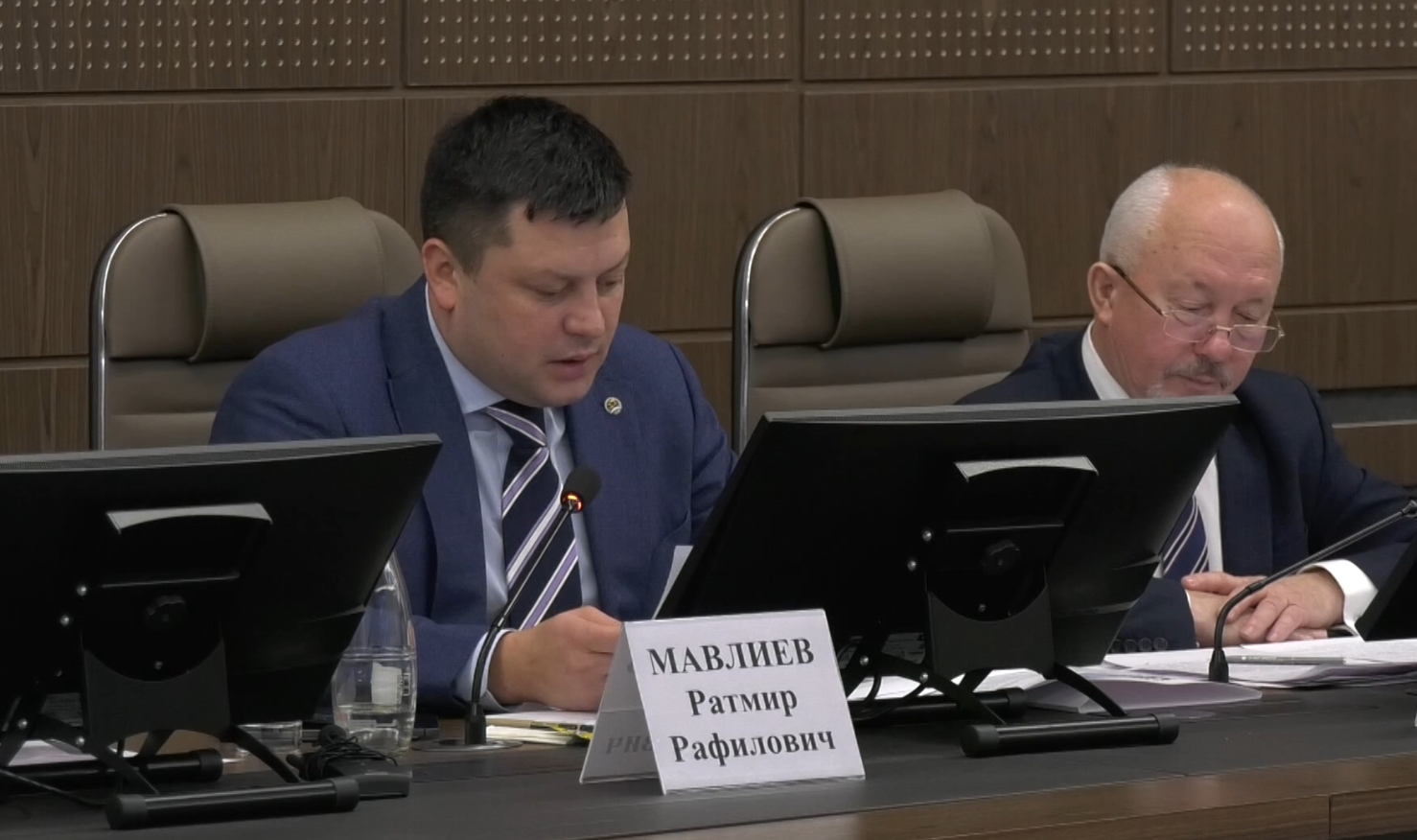 Трудовые будни Ратмира Мавлиева