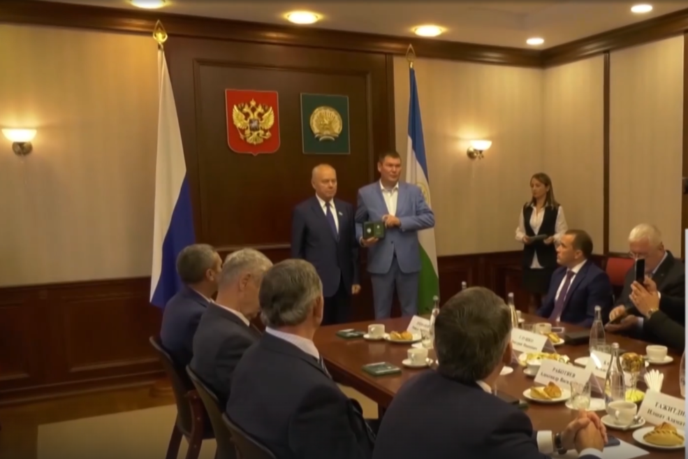 Волонтёров СВО наградили знаками «За благотворительность и активную общественную деятельность»