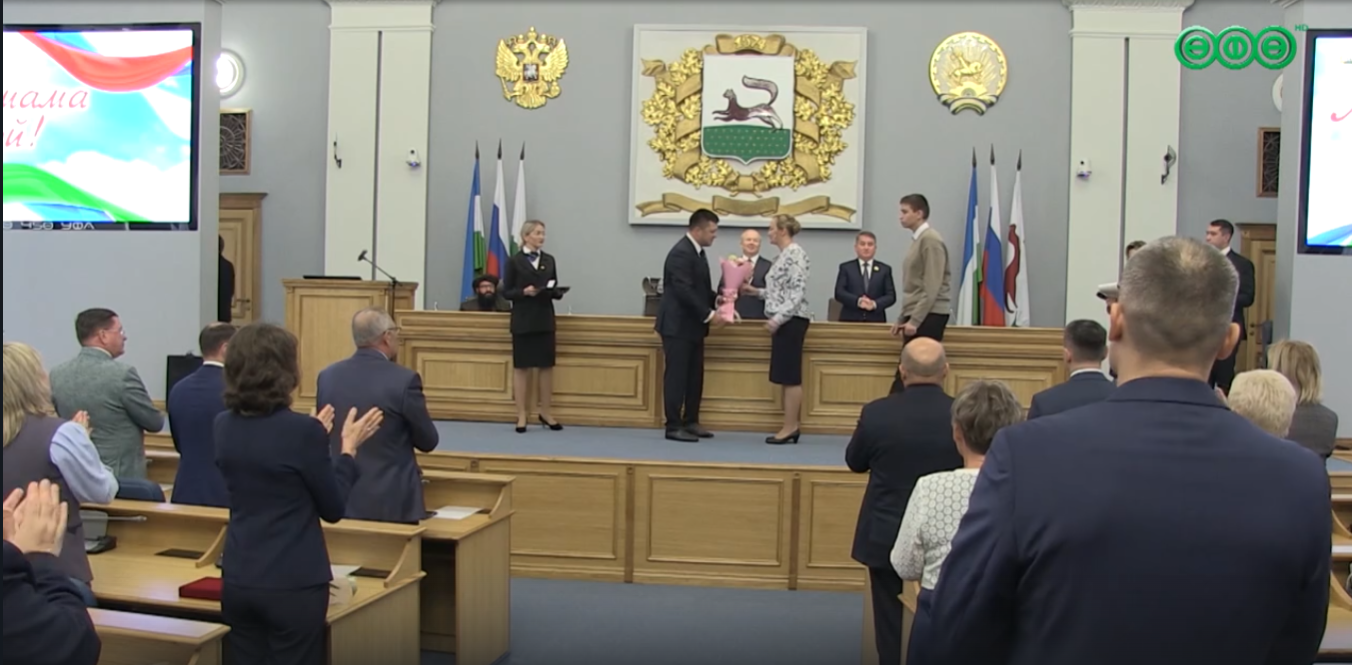 Награждение лучших работников разных отраслей и мам-героев СВО