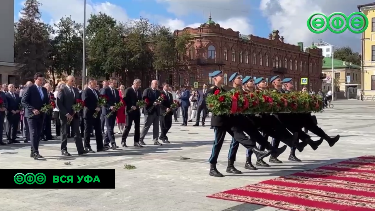 На Советской площади прошло возложение цветов к памятнику Героя России Минигали Шаймуратову