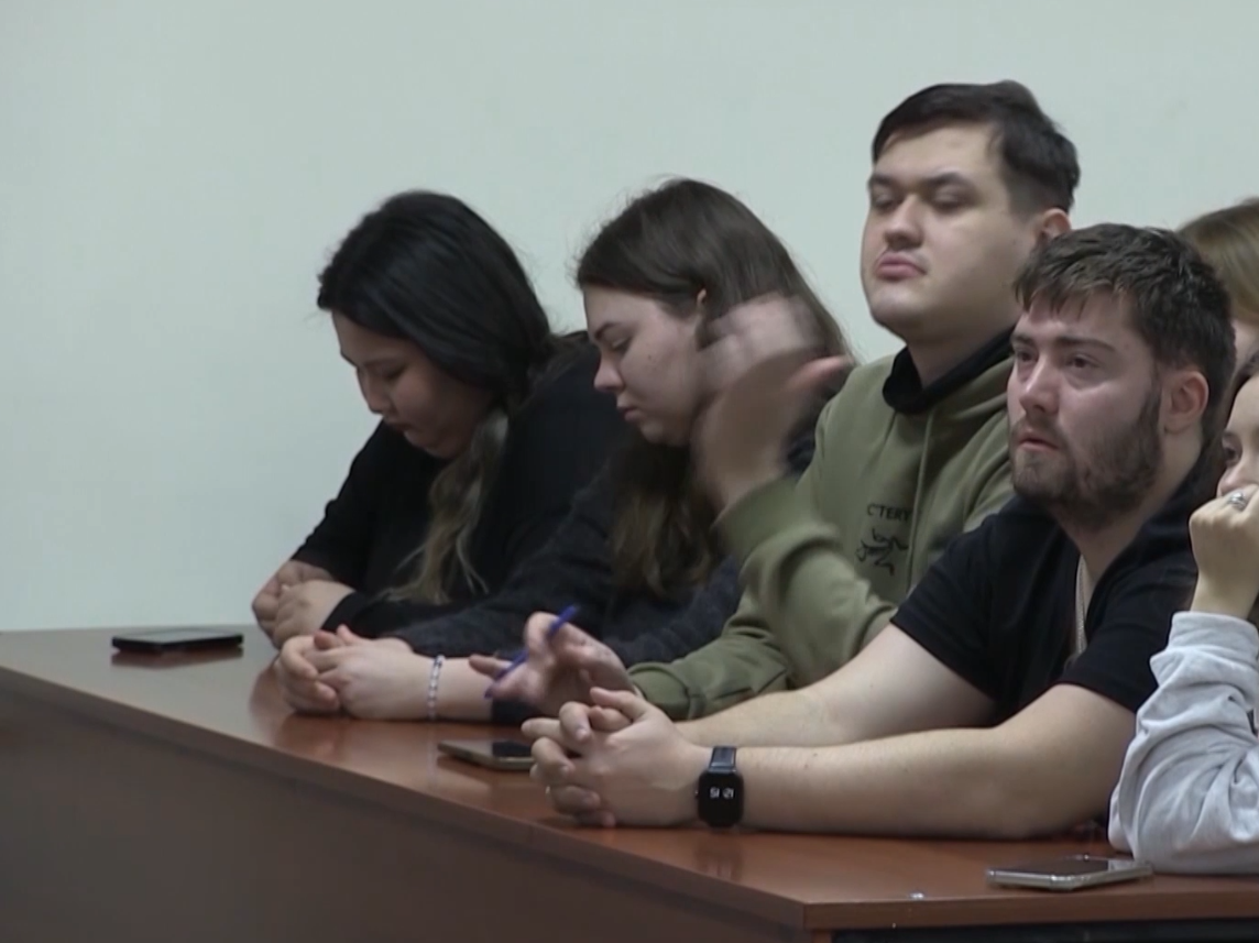 В институте физкультуры сотрудники Роспотребнадзора провели лекцию для молодежи об опасностях ВИЧ