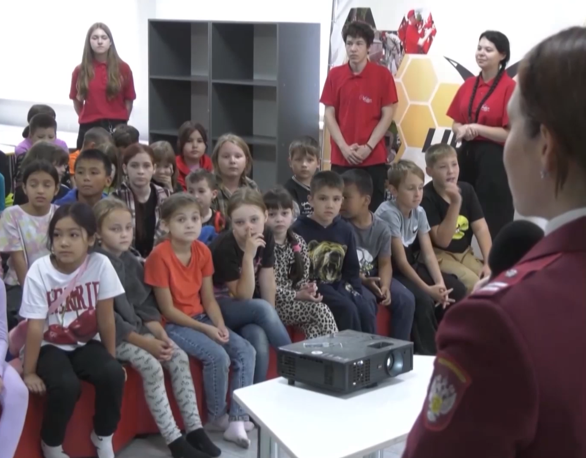 Сотрудники Роспотребнадзора рассказали детям из лагеря «Чайка», как подготовиться к школе