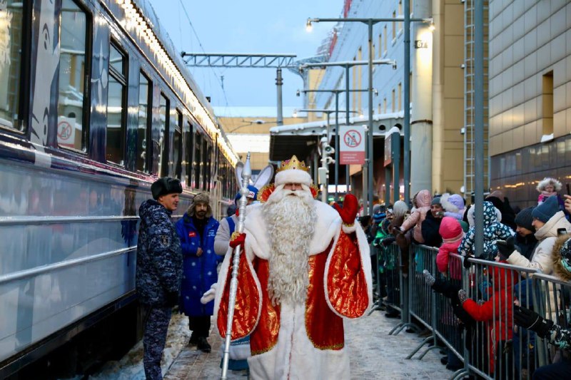 Уфу посетил поезд Деда Мороза